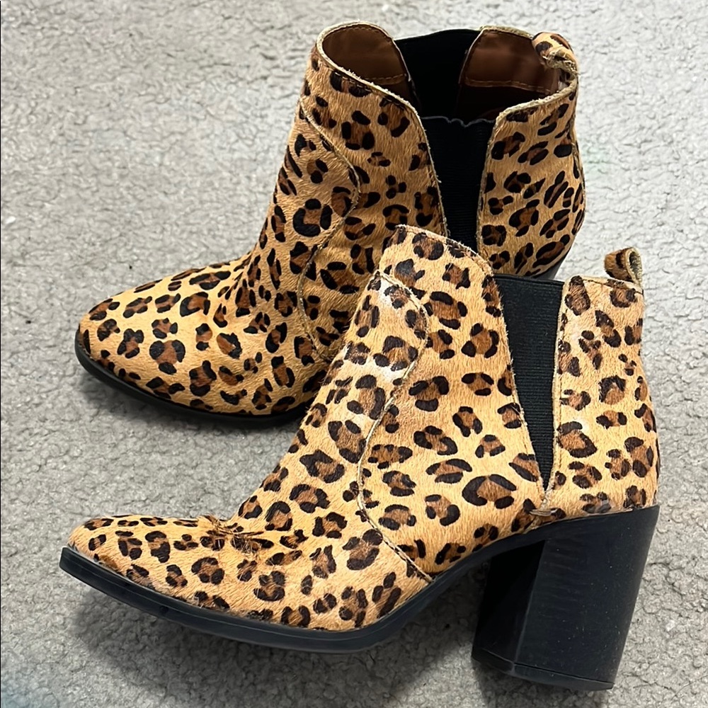 MIA Light Brown and Black Ankle Booties Suede Size 7